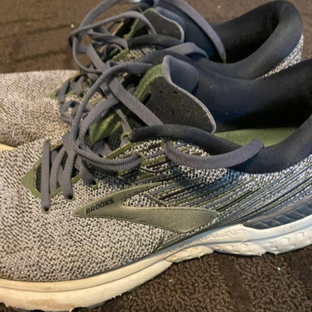 Brooks Running Shoes Size 9.5